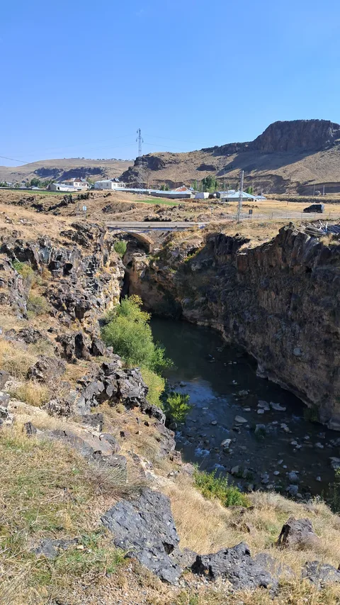 Muradiye, Kemerköprü
