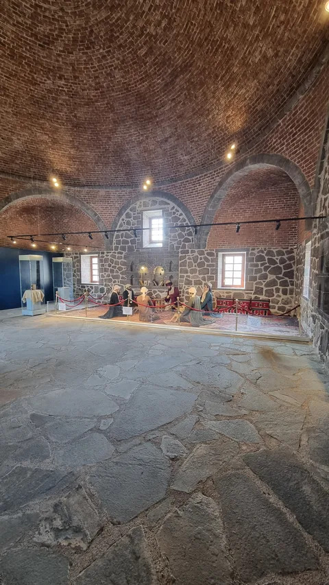 İshak Paşa Sarayı