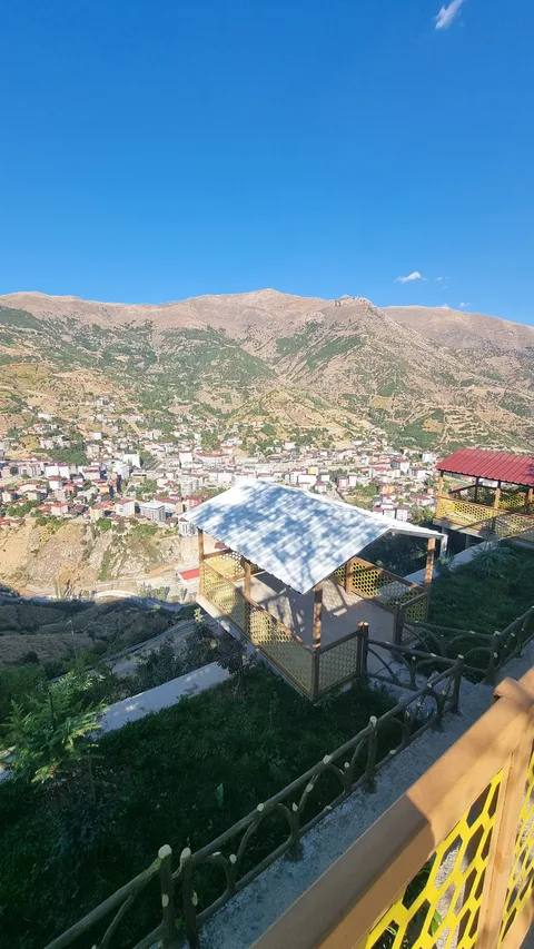 Şemdinli, Bağlar