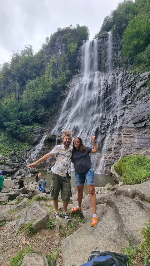 Arhaviden Mençuna Şelalesi Yolu