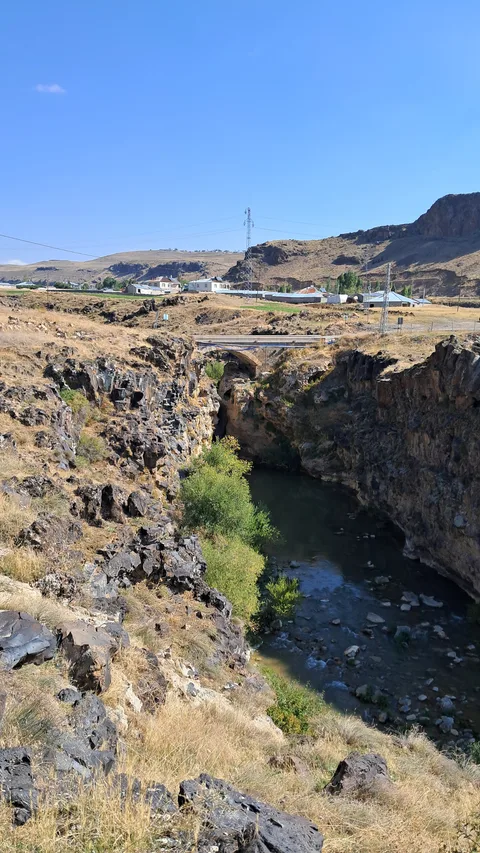 Muradiye, Kemerköprü