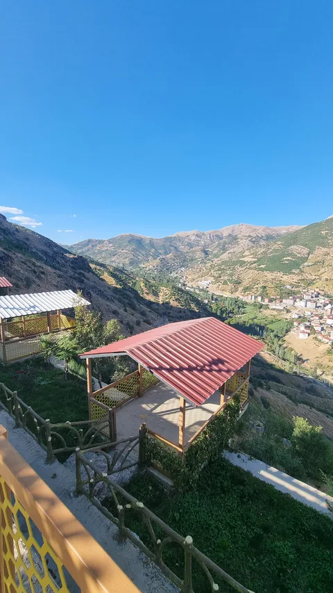 Şemdinli, Bağlar